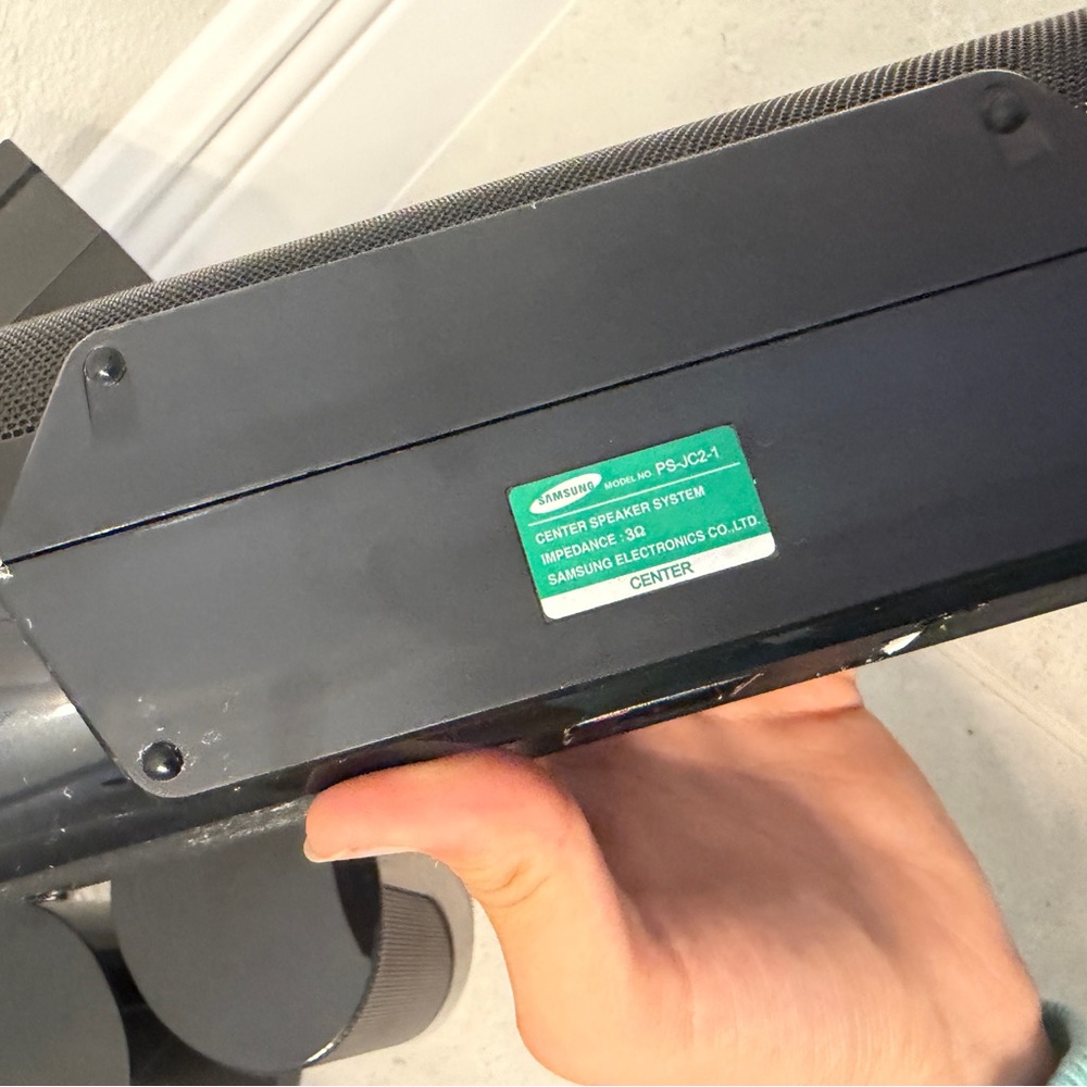 Samsung Soundbar + Rear
Speakers + Wireless Module - /
Untested - Picture 3 of 8